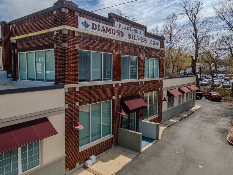 24 Arnett Ave, Lambertville, NJ à louer - Photo de l’immeuble – Image 1 sur 17