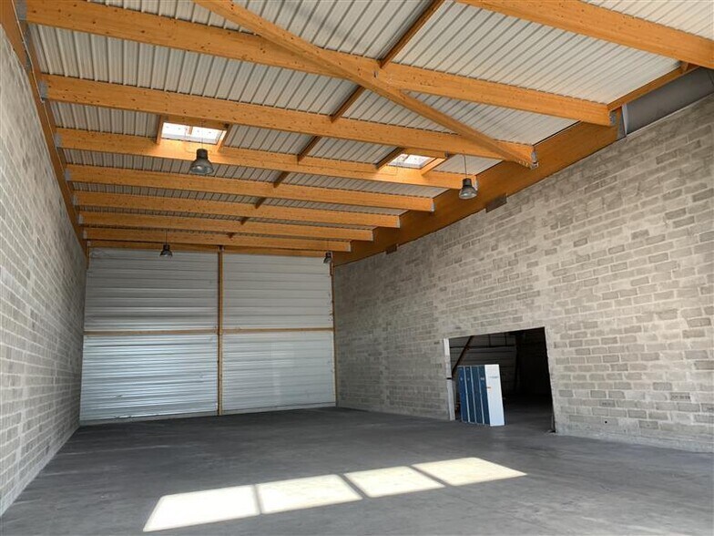 2 Rue Du Maréchal De Lattre De Tassigny, Élancourt à louer - Photo intérieure – Image 2 sur 5