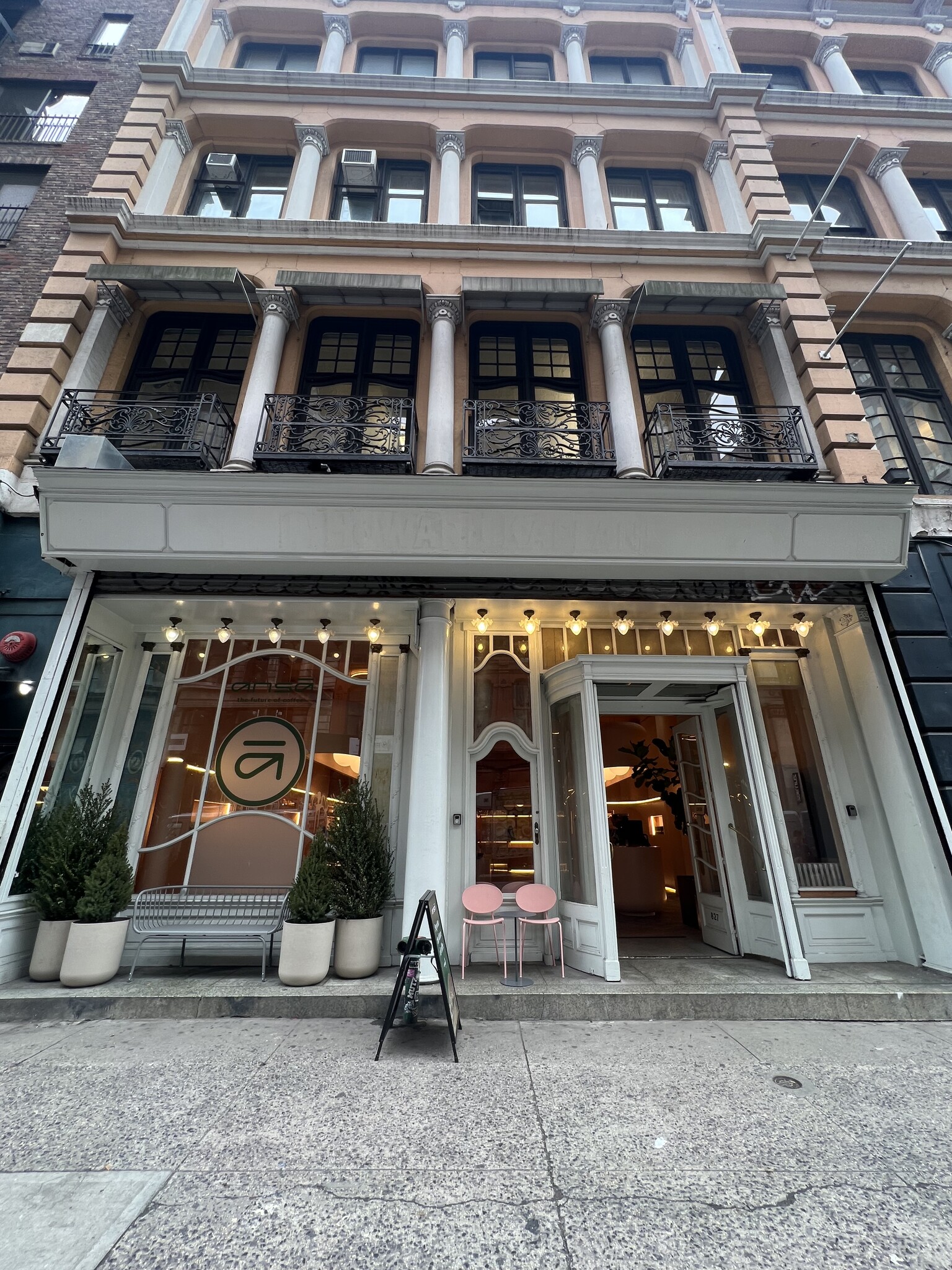 827-829 Broadway, New York, NY à louer Photo de l’immeuble– Image 1 sur 5