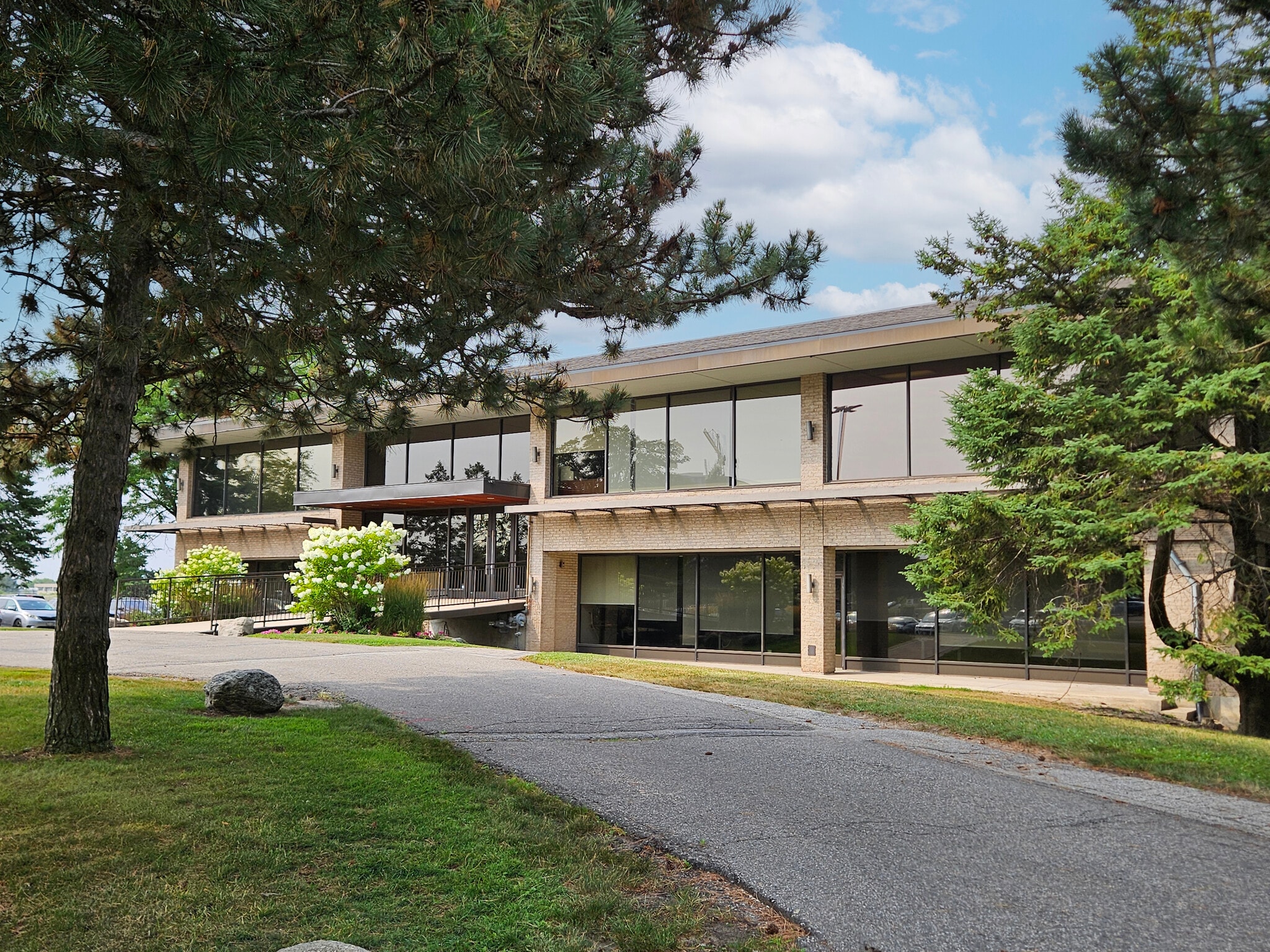 180 Renfrew Dr, Markham, ON à louer Photo de l’immeuble– Image 1 sur 1