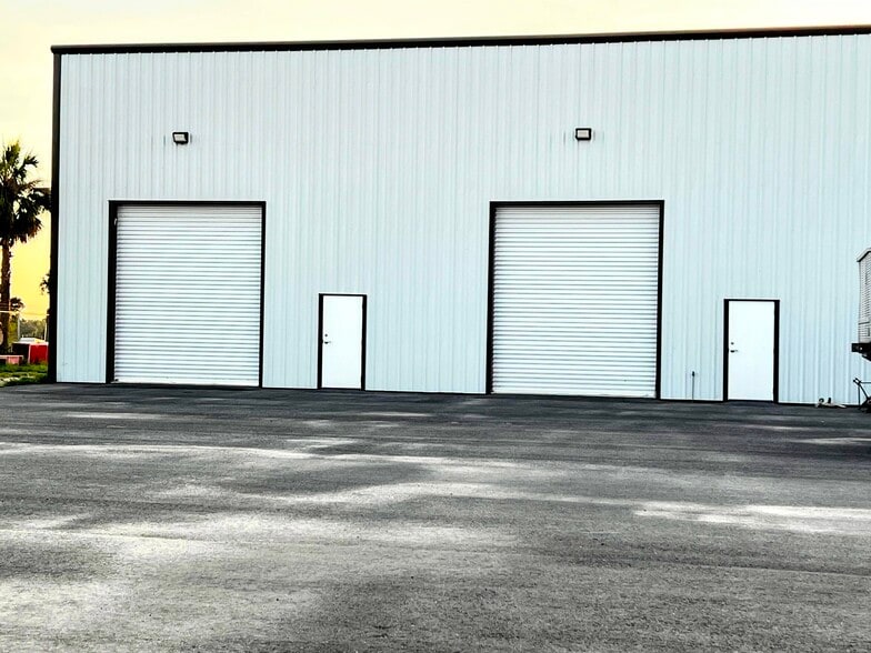 5745 County 39 Rd, Plant City, FL à louer - Photo de l’immeuble – Image 2 sur 2