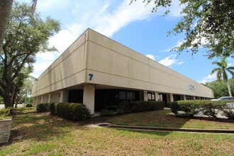 7602-7644 15th St E, Sarasota, FL à louer Photo de l’immeuble– Image 1 sur 11