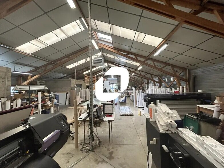 Local d'activités dans Savigny-le-Temple à vendre - Photo intérieure – Image 3 sur 6