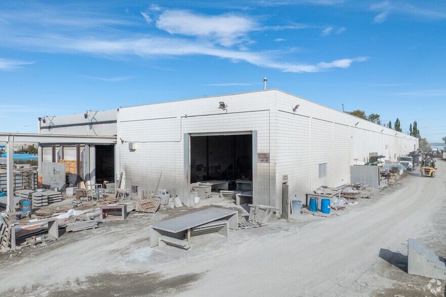 8615 48th St SE, Calgary, AB à louer - Photo de l’immeuble – Image 1 sur 13