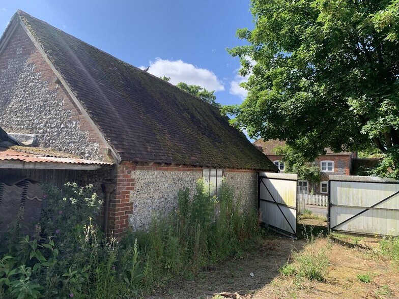 130 Chalton Ln, Waterlooville à vendre - Photo de l’immeuble – Image 2 sur 17