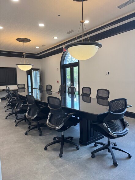 4460 Legendary Dr, Destin, FL à louer - Photo de l’immeuble – Image 2 sur 4
