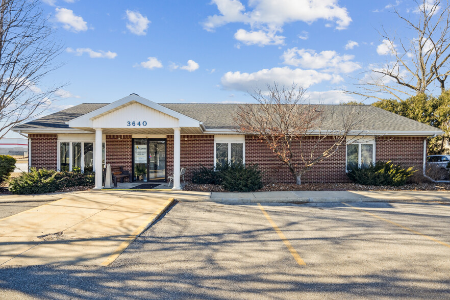 3640 Canterbury Ct, Waterloo, IA à vendre - Photo de l’immeuble – Image 1 sur 18