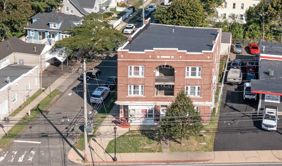 1874 Barnum Ave, Stratford, CT à vendre - Photo principale – Image 1 sur 8