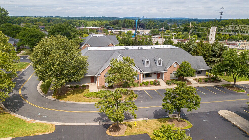 71 Monroe Ave, Pittsford, NY à vendre - Photo de l’immeuble – Image 2 sur 22