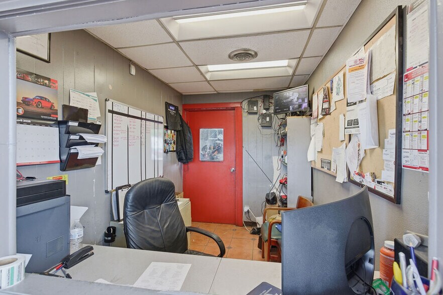 616 S Central Expy, Richardson, TX à louer - Photo de l’immeuble – Image 3 sur 11