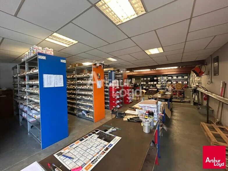 Local commercial dans Villebarou à louer - Photo de l’immeuble – Image 1 sur 4