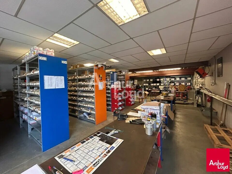 Local commercial dans Villebarou à louer Photo de l’immeuble– Image 1 sur 5