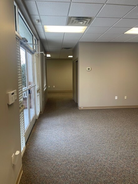 1710 E Arlington Blvd, Greenville, NC à louer - Photo de l’immeuble – Image 3 sur 26
