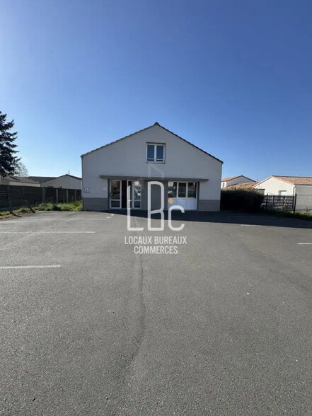Local d'activités dans La Chevrolière à vendre - Photo de l’immeuble – Image 2 sur 7