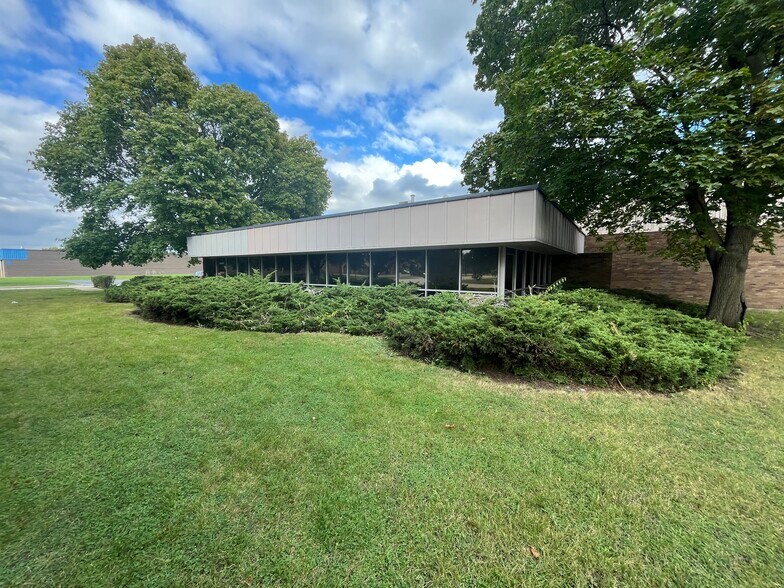 333 W Washington Blvd, Mundelein, IL à vendre - Photo de l’immeuble – Image 1 sur 21