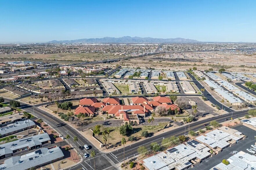 13818 N Thunderbird Blvd, Sun City, AZ à louer - Photo de l’immeuble – Image 2 sur 14