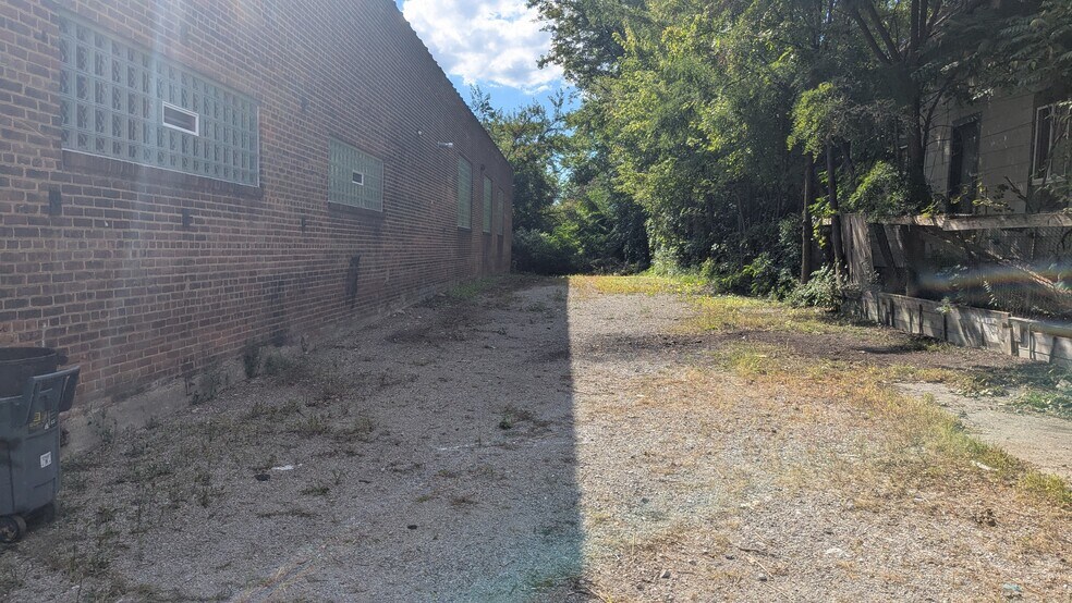 2662 E 69th St, Cleveland, OH à louer - Photo de l’immeuble – Image 3 sur 9