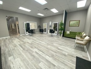 2760 Aurora Ave, Naperville, IL à louer Photo intérieure– Image 1 sur 12