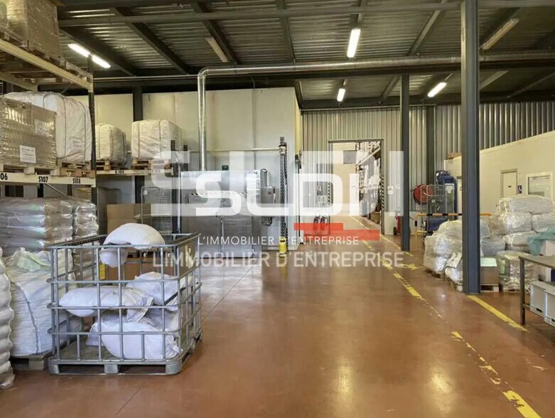 Local d’activités dans Lozanne à louer - Photo de l’immeuble – Image 2 sur 7