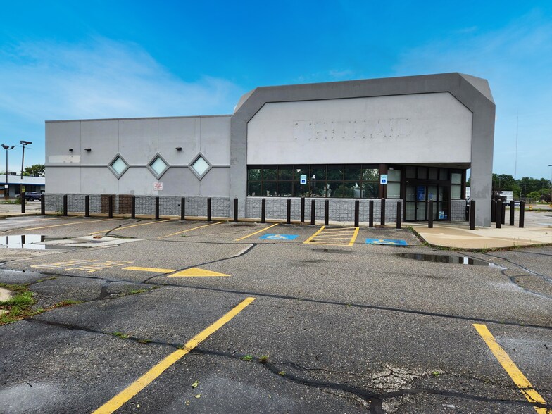 35250 S Gratiot Ave, Clinton Township, MI à vendre - Photo de l’immeuble – Image 2 sur 5