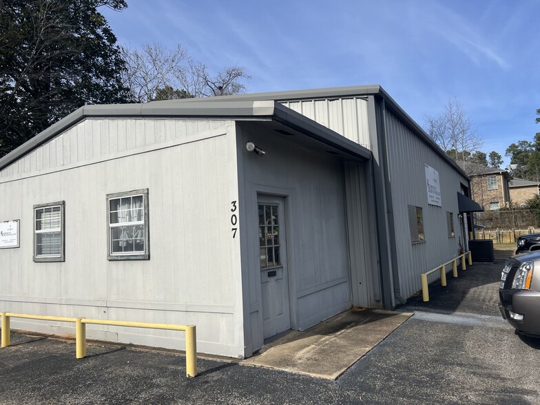 307 E Main St, Hallsville, TX à louer - Photo de l’immeuble – Image 3 sur 16