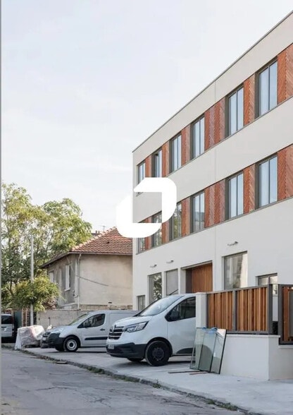 Local d’activités dans Ivry-sur-Seine à louer - Photo de l’immeuble – Image 3 sur 44