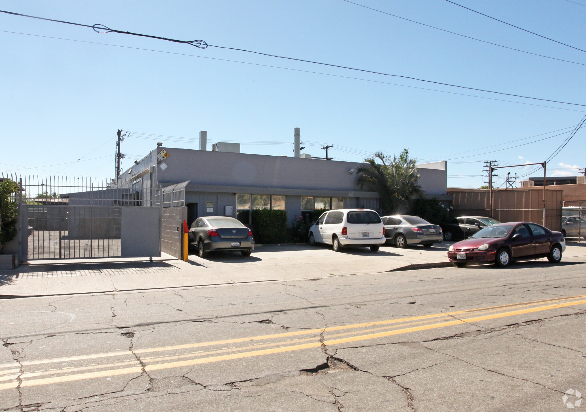 1837 N Victory Pl, Burbank, CA à louer Photo de l’immeuble– Image 1 sur 3