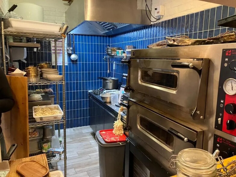 Local commercial dans Paris à louer - Photo de l’immeuble – Image 3 sur 4