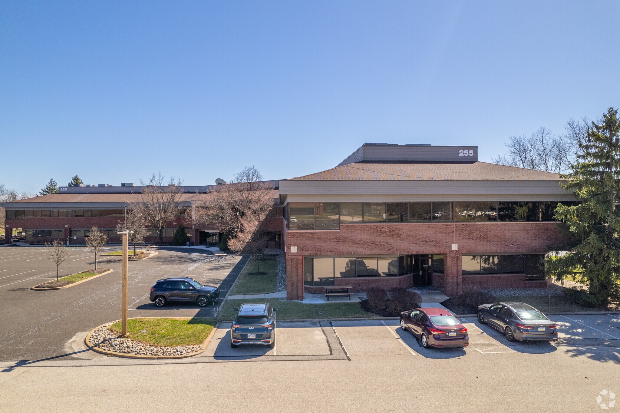 255 Business Center Dr, Horsham Township, PA à louer Photo principale– Image 1 sur 22