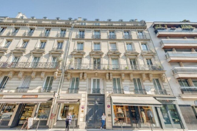 Plus de détails pour 236 Rue Du Faubourg Saint-Honoré, Paris - Local commercial à louer
