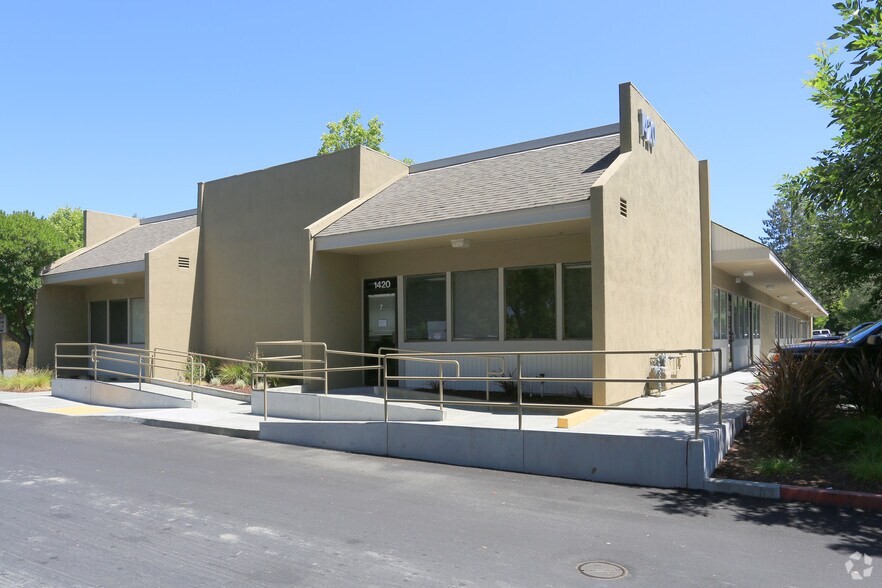 1420 Guerneville Rd, Santa Rosa, CA à vendre - Photo de l’immeuble – Image 2 sur 4
