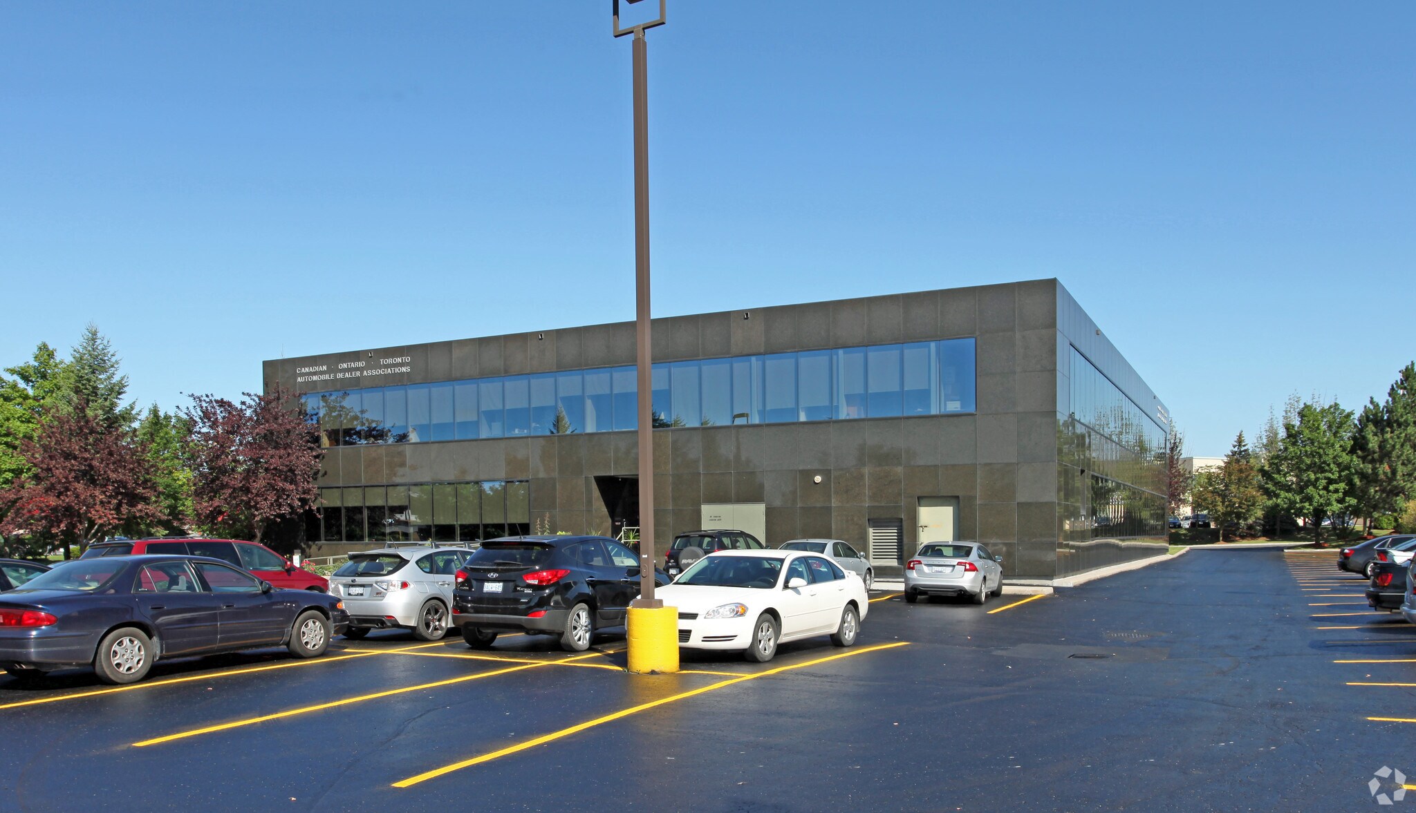 85 Renfrew Dr, Markham, ON à vendre Photo principale– Image 1 sur 3