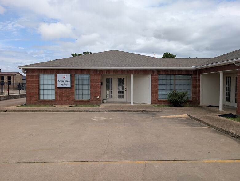 518 N Hewitt Dr, Hewitt, TX à louer - Photo de l’immeuble – Image 2 sur 4