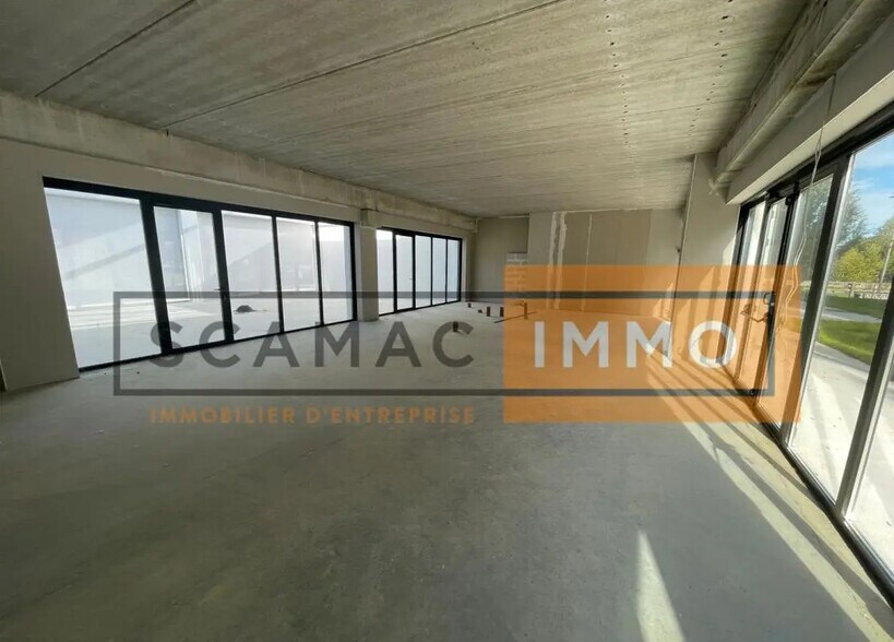 Local commercial dans Collégien à louer - Photo de l’immeuble – Image 3 sur 9