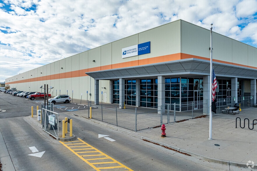 2080 S Industrial Rd, Salt Lake City, UT à louer - Photo principale – Image 1 sur 4