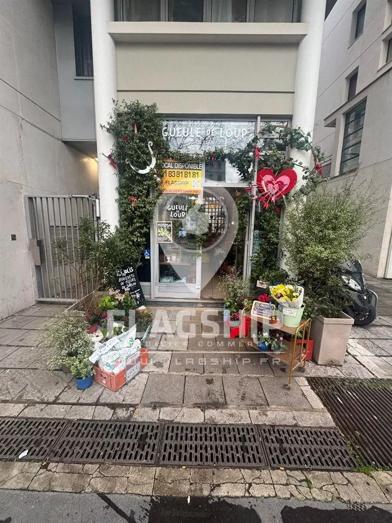 Local commercial dans Paris à louer Photo de l’immeuble– Image 1 sur 11