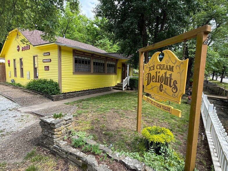 273 N Main St, Eureka Springs, AR à vendre - Photo de l’immeuble – Image 3 sur 20