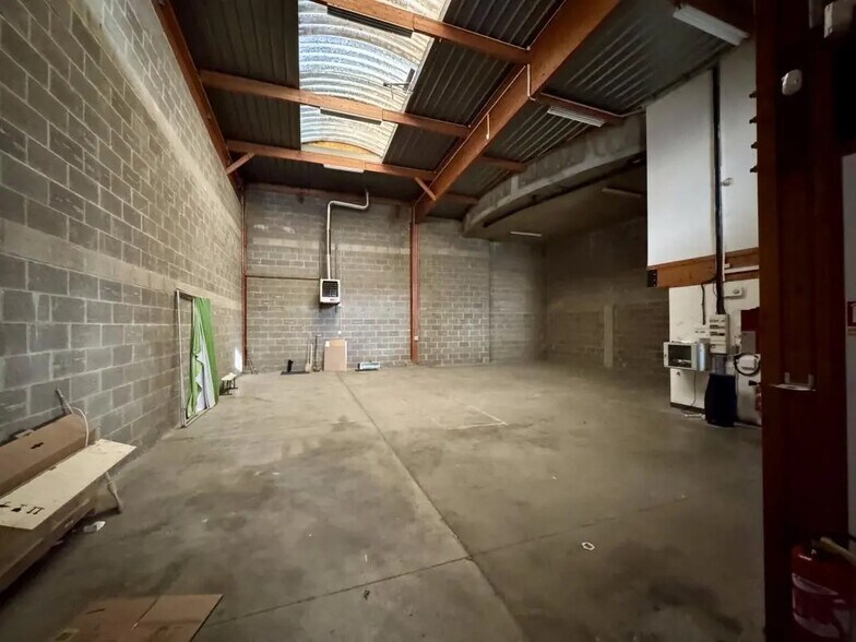 Local d’activités dans Goussainville à louer - Photo intérieure – Image 1 sur 7