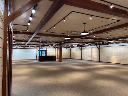 8740 Montgomery Rd, Cincinnati, OH à louer - Photo de l’immeuble – Image 3 sur 21