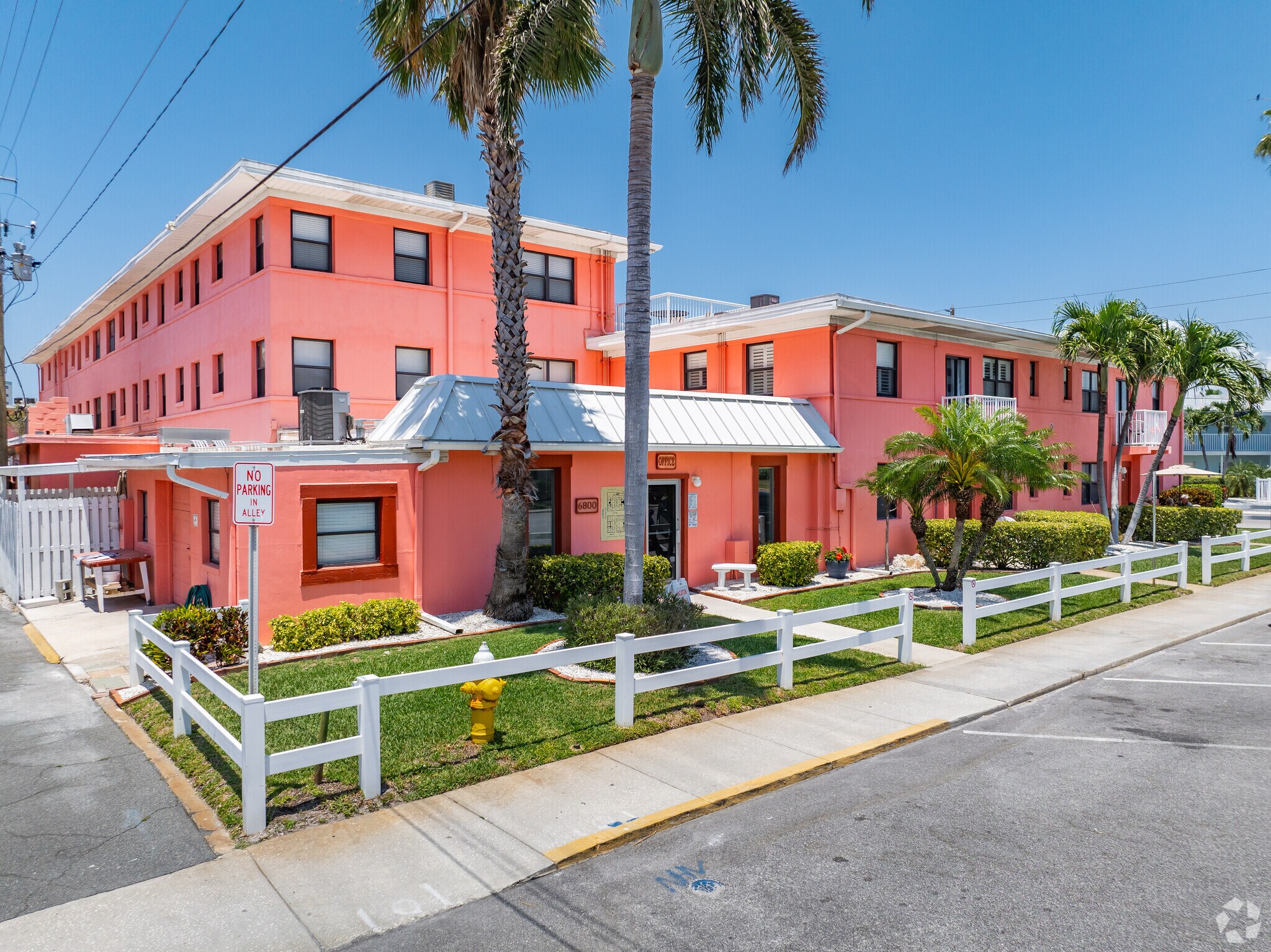 6800 Sunset Way, Saint Pete Beach, FL à vendre Photo principale– Image 1 sur 6