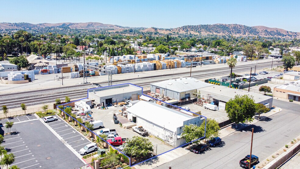 450 W Commercial St, Pomona, CA à vendre - Photo de l’immeuble – Image 1 sur 5