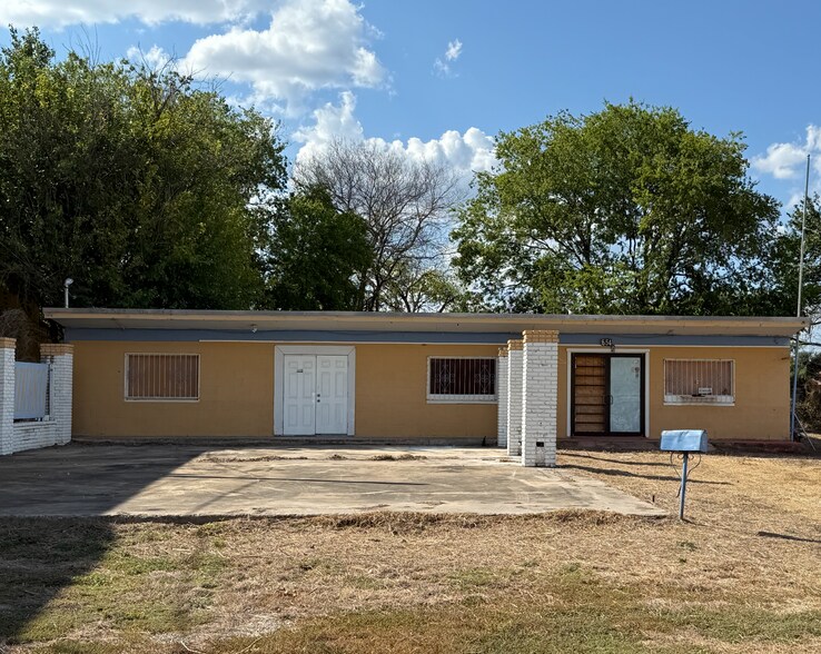 6545 Historic Old US 90 Hwy, San Antonio, TX à louer - Photo de l’immeuble – Image 3 sur 8