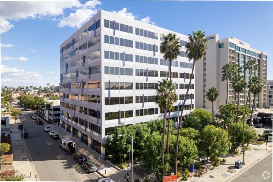150 S Los Robles Ave, Pasadena, CA à louer - Photo de l’immeuble – Image 1 sur 10