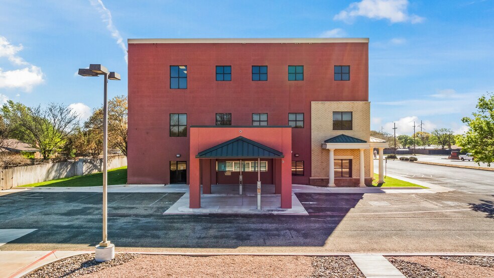 7202 Slide Rd, Lubbock, TX à louer - Photo de l’immeuble – Image 2 sur 79