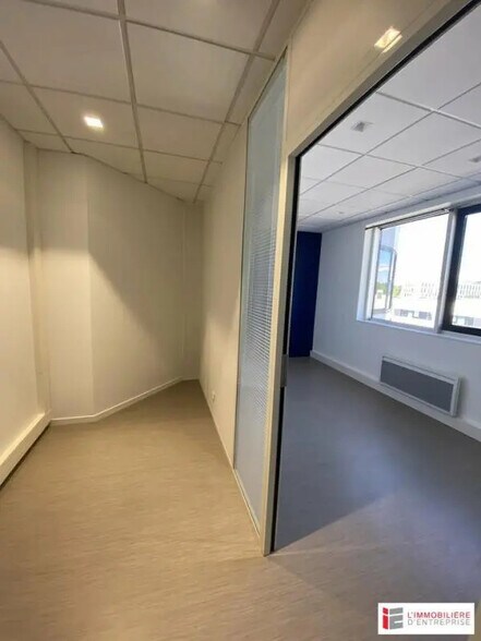 Bureau dans Saint-Grégoire à louer - Photo de l’immeuble – Image 2 sur 7