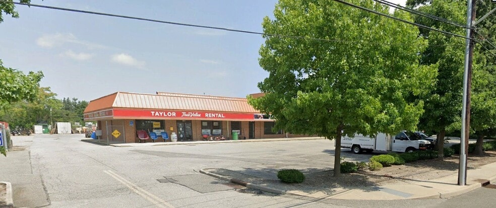 555 Hallock Ave, Port Jefferson Station, NY à louer - Photo de l’immeuble – Image 3 sur 14