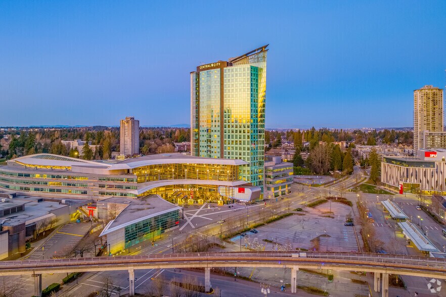 13450 102 Av, Surrey, BC à louer - Photo de l’immeuble – Image 3 sur 6