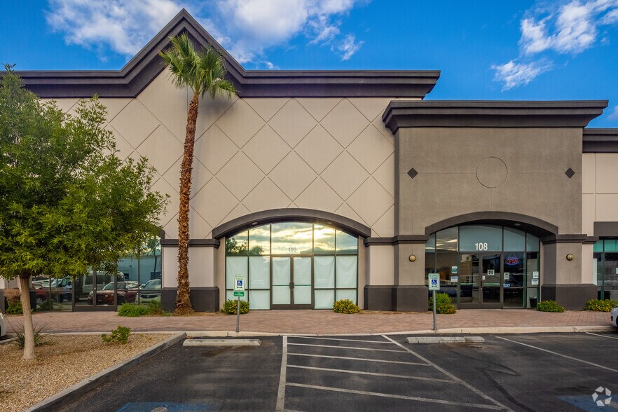 6330 S Pecos Rd, Las Vegas, NV à vendre - Photo de l’immeuble – Image 3 sur 8