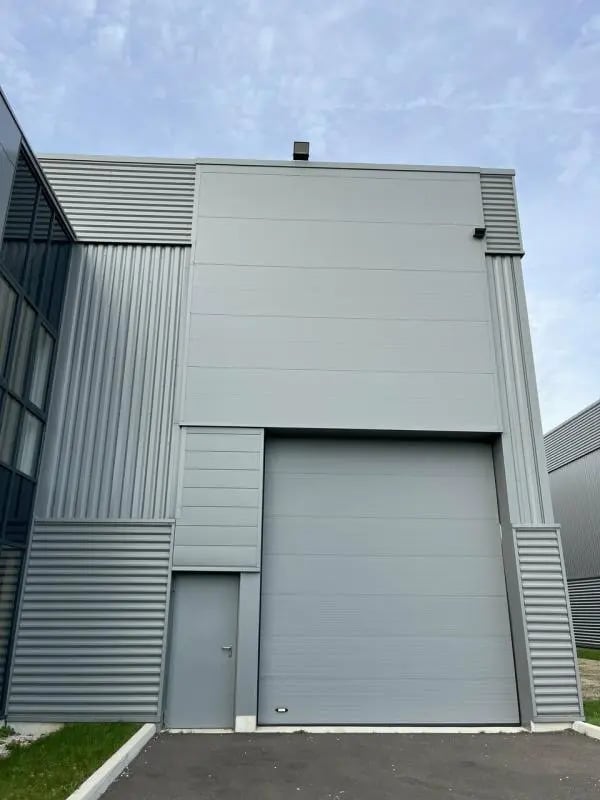 Local d'activités dans Chanteloup-en-Brie à vendre Photo de l’immeuble– Image 1 sur 13