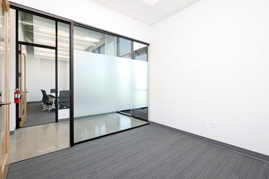 NW 62nd & Merle Hay Rd, Johnston, IA à louer - Photo de l’immeuble – Image 3 sur 30